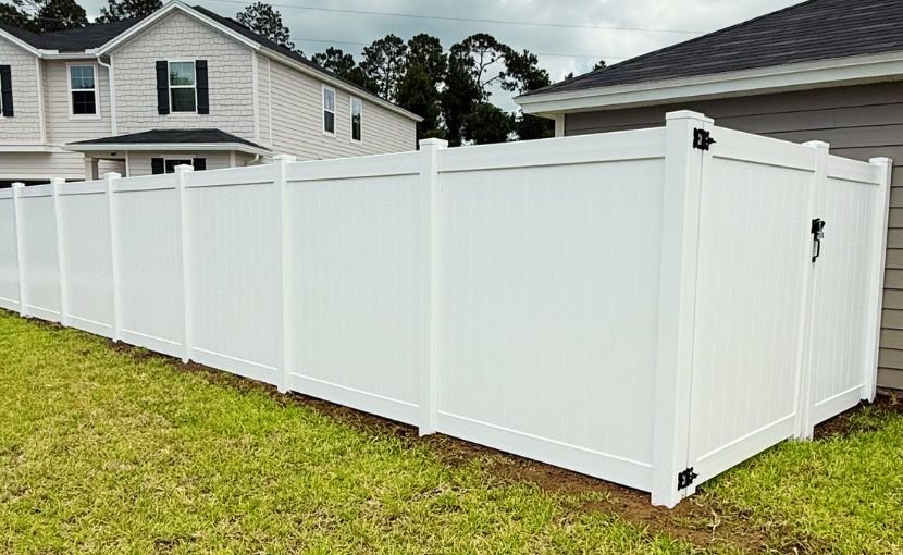 Vinyl Fence With Gate Installation